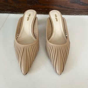 Cult Gaia beige spherical kitten heel